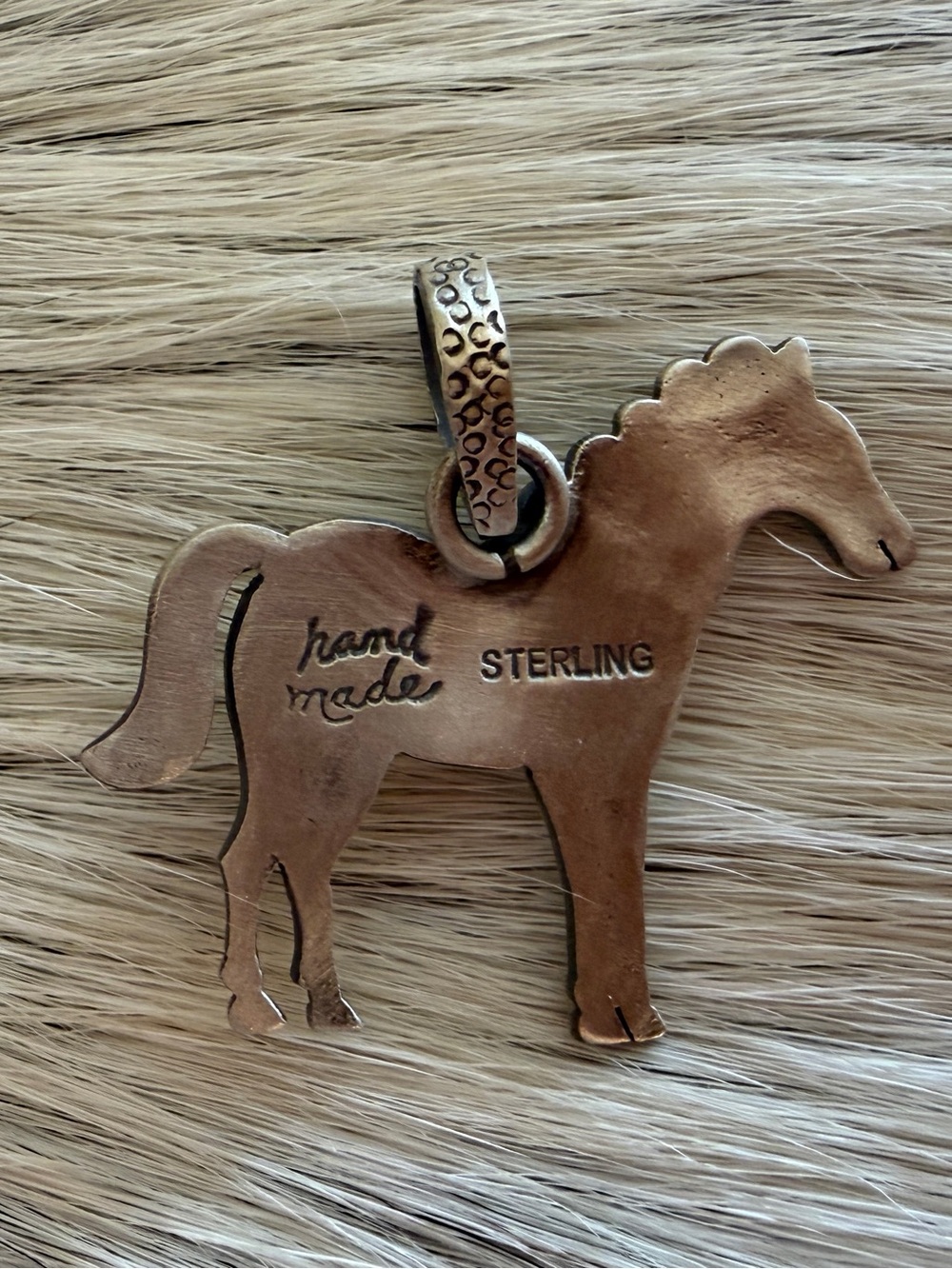 ❤️ Royston Ribbon Turquoise Hand Stamped Sterling 925 Decorative Horse Pendant - Picture 6 of 15